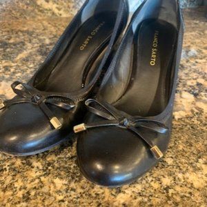 Franco Sarto Heels with black bow.  2.5 inch high heel.  Heel is wide.
